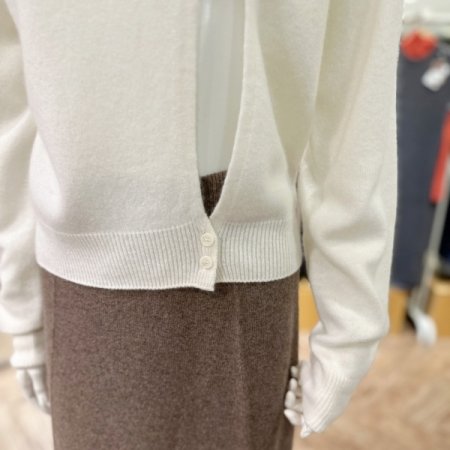 캐시미어 슬림 버튼 풀오버 니트