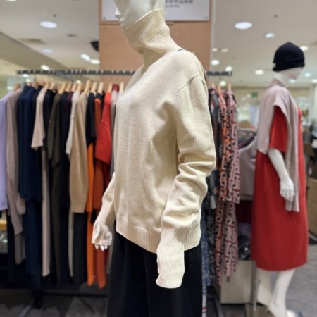 여성 터틀넥 니트