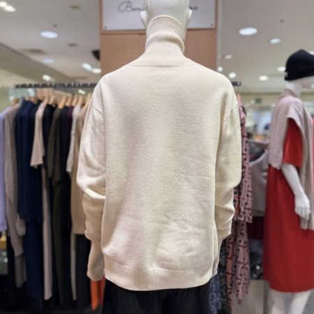 여성 터틀넥 니트