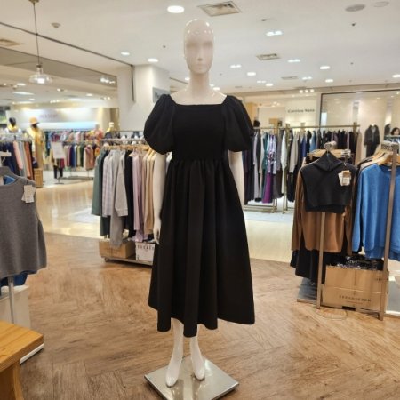 세컨스킨 스퀘어넥 퍼프소매 셔링 롱원피스