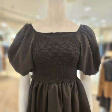 세컨스킨 스퀘어넥 퍼프소매 셔링 롱원피스