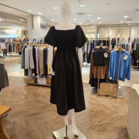 세컨스킨 스퀘어넥 퍼프소매 셔링 롱원피스