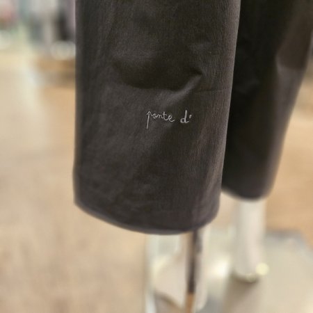 세컨스킨 밑단스트링 핀턱 와이드팬츠