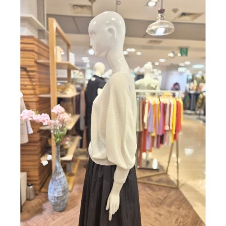 울캐시 브이넥 니트