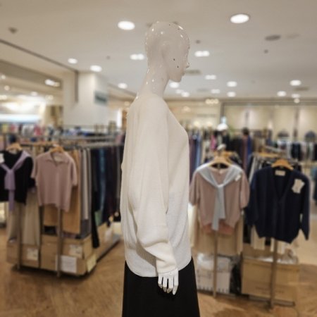 양모캐시혼방 브이넥 니트