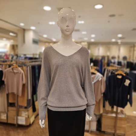 양모캐시혼방 브이넥 니트