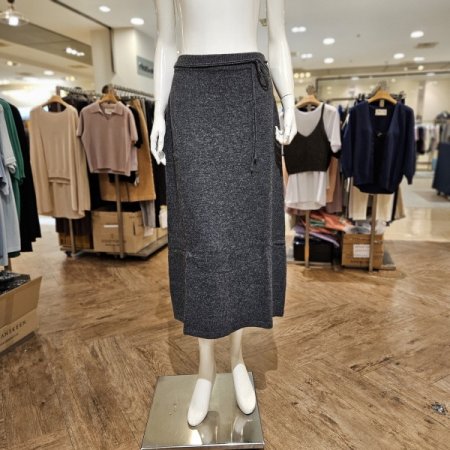 3D A라인 스트랩 롱 니트 스커트