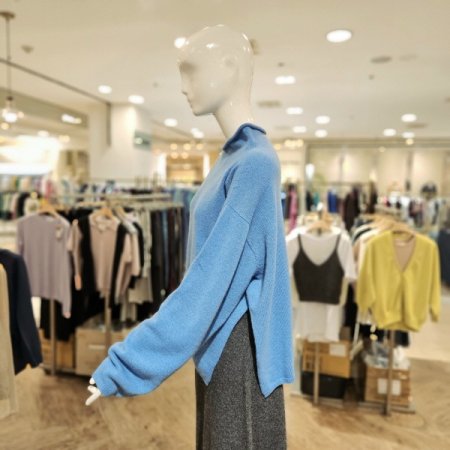 세컨스킨 모혼방 언발란스 넥 긴팔니트