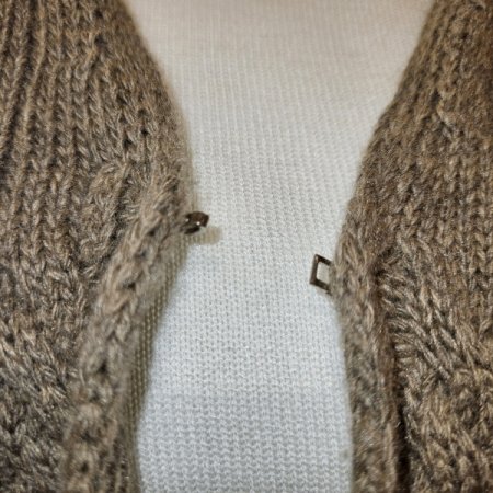 모혼방 케이블 니트 베스트