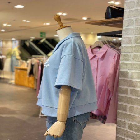 에메랄드 지퍼 카라 티셔츠