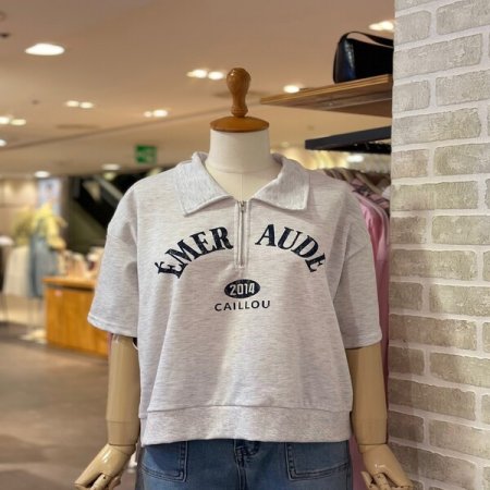 에메랄드 지퍼 카라 티셔츠