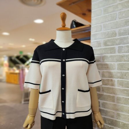 배색 포인트 앞 단추 니트