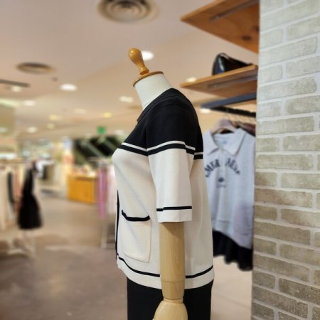 배색 포인트 앞 단추 니트