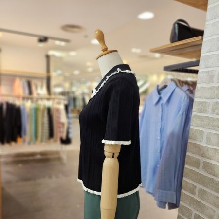 프릴 배색 스웨터