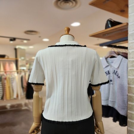 프릴 배색 스웨터