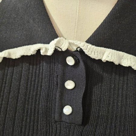 프릴 배색 스웨터