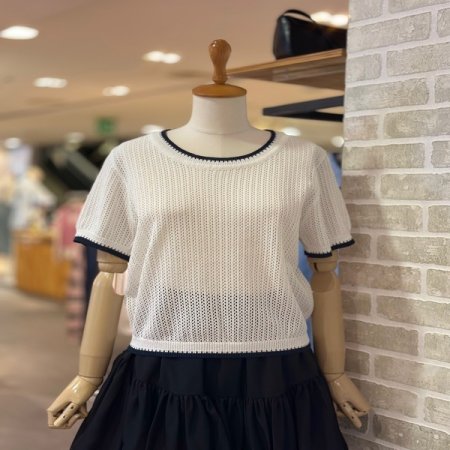 배색 라인 짜임 스웨터