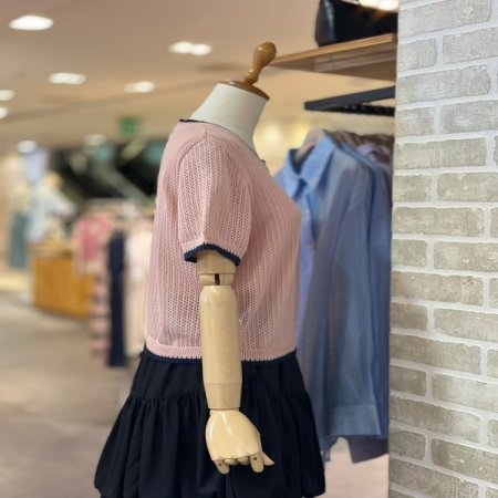 배색 라인 짜임 스웨터