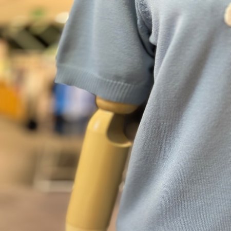 배색 카라 레터링 스웨터