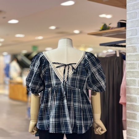 체크퍼프 슬리브 블라우스 컬러 택 중 1