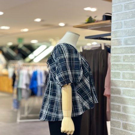 체크퍼프 슬리브 블라우스 컬러 택 중 1