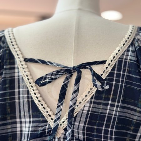 체크퍼프 슬리브 블라우스 컬러 택 중 1