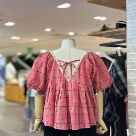 체크퍼프 슬리브 블라우스 컬러 택 중 1