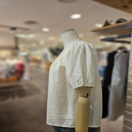 레이스넥 버튼 블라우스