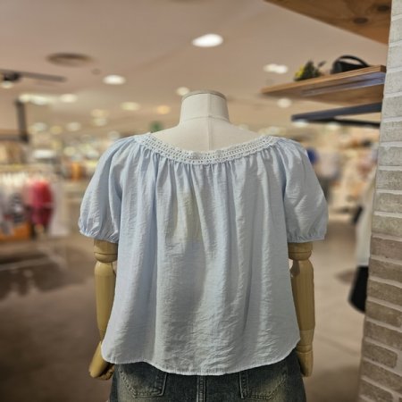 레이스넥 버튼 블라우스