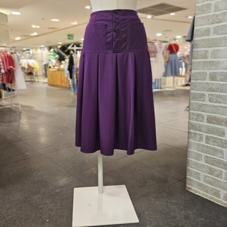 버튼 아웃 포켓 주름 스커트