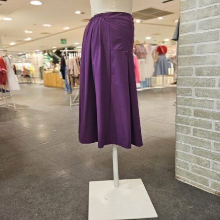 버튼 아웃 포켓 주름 스커트