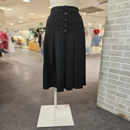 버튼 아웃 포켓 주름 스커트