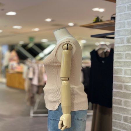 사선 스티치 니트 슬리브리스