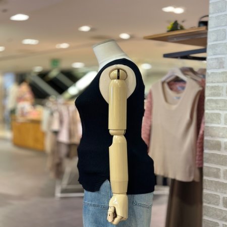 사선 스티치 니트 슬리브리스