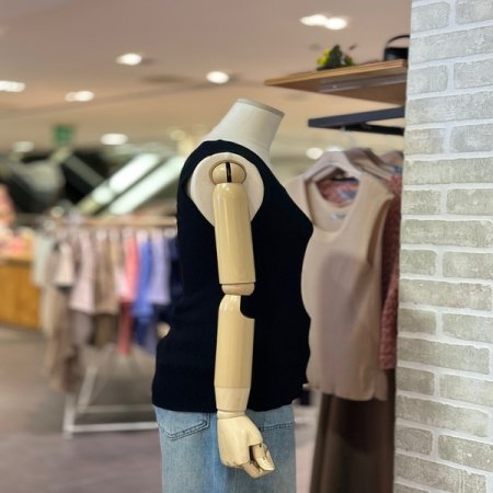 사선 스티치 니트 슬리브리스