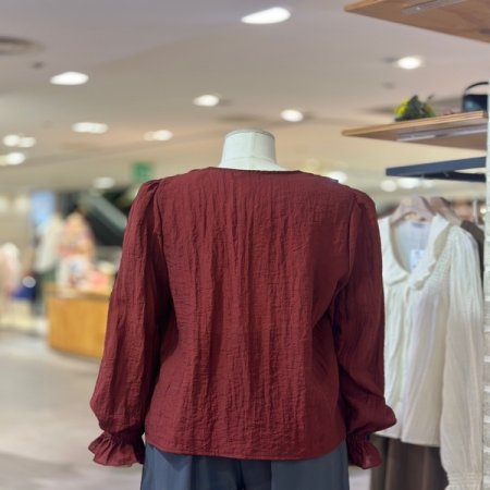 스모킹 셔링 블라우스