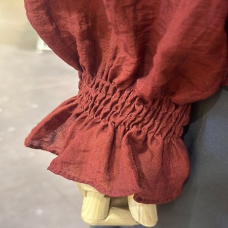 스모킹 셔링 블라우스