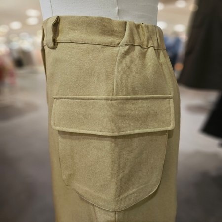 아웃 포켓 A라인 스커트