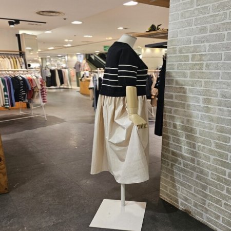 니트 배색 버튼 원피스