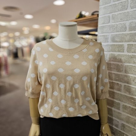 버튼 도트 스웨터