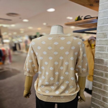버튼 도트 스웨터
