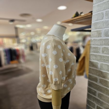 버튼 도트 스웨터