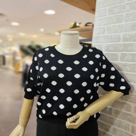 버튼 도트 스웨터