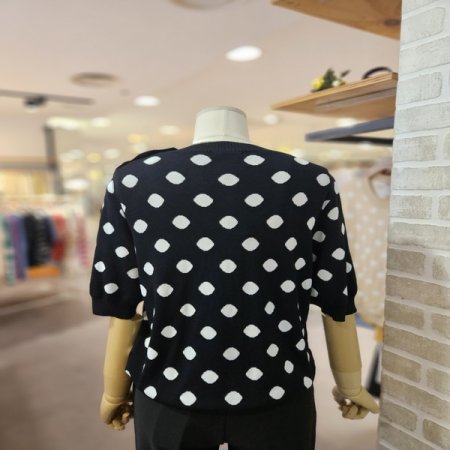 버튼 도트 스웨터