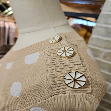 버튼 도트 스웨터