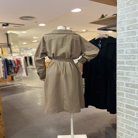 오픈 카라 핀턱 원피스