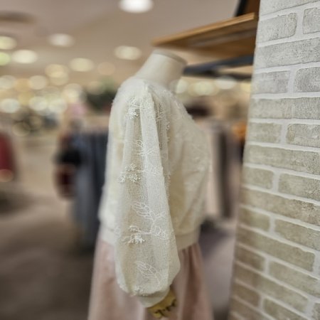 플라워 자수 니트