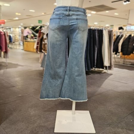 밑단 절개 부츠컷 데님 팬츠