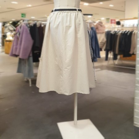 벨티드 사선 포켓 스커트