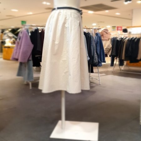 벨티드 사선 포켓 스커트